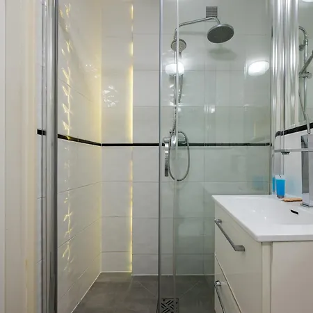 Afrykanska Deluxe By Bookinghost