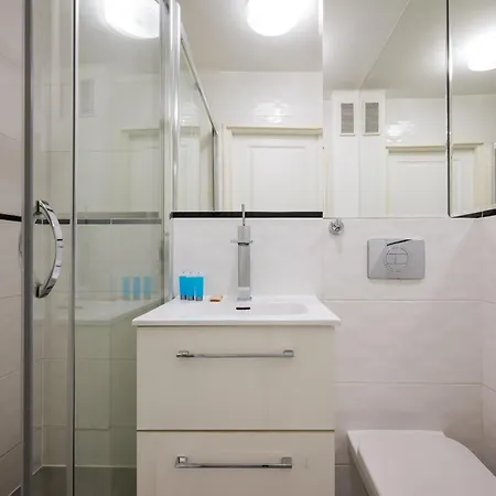 Afrykanska Deluxe By Bookinghost *