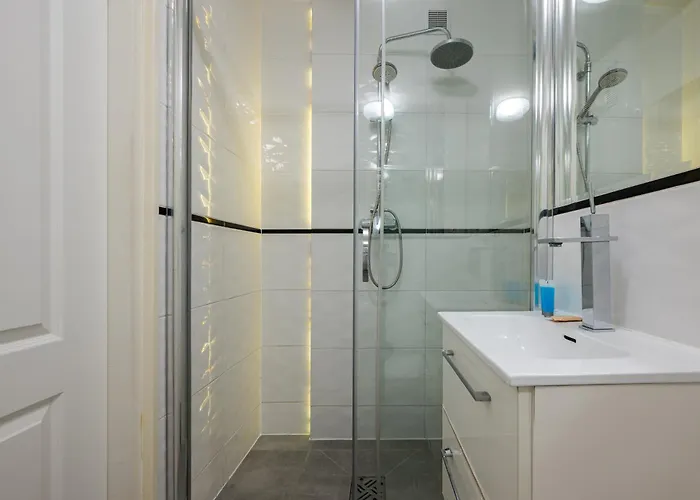 Afrykanska Deluxe By Bookinghost