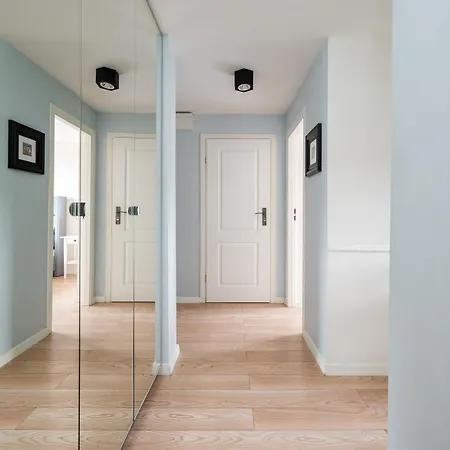 Apartment Afrykanska Deluxe By Bookinghost